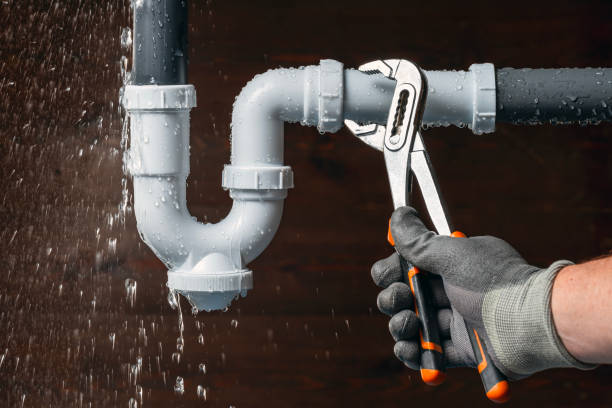 Professional Emergency Plumber technician working in Caddo Mills, TX